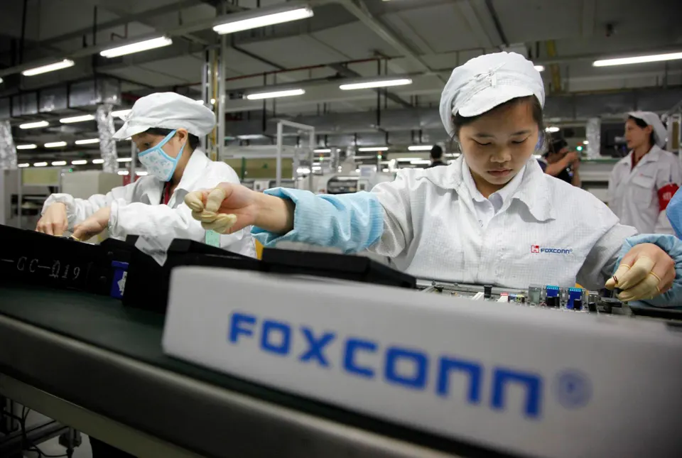 Apple Expands iPhone Manufacturing in India Through Tata and Foxconn Partnerships