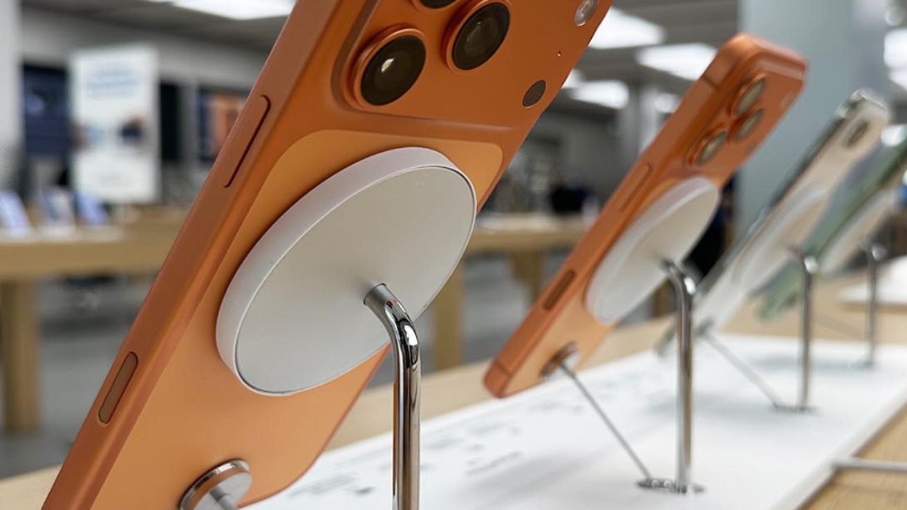 Apple Addresses ‘Scratchgate’ by Updating In-Store MagSafe Chargers