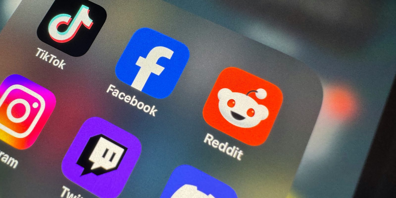 Reddit Boosts Teen Safety Measures Globally Amid Australia’s Social Media Ban for Under-16s