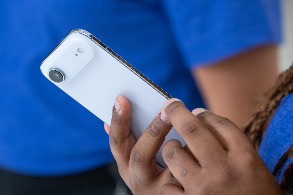 eSIM Adoption Soars with Global Travel Surge and New Device Compatibility