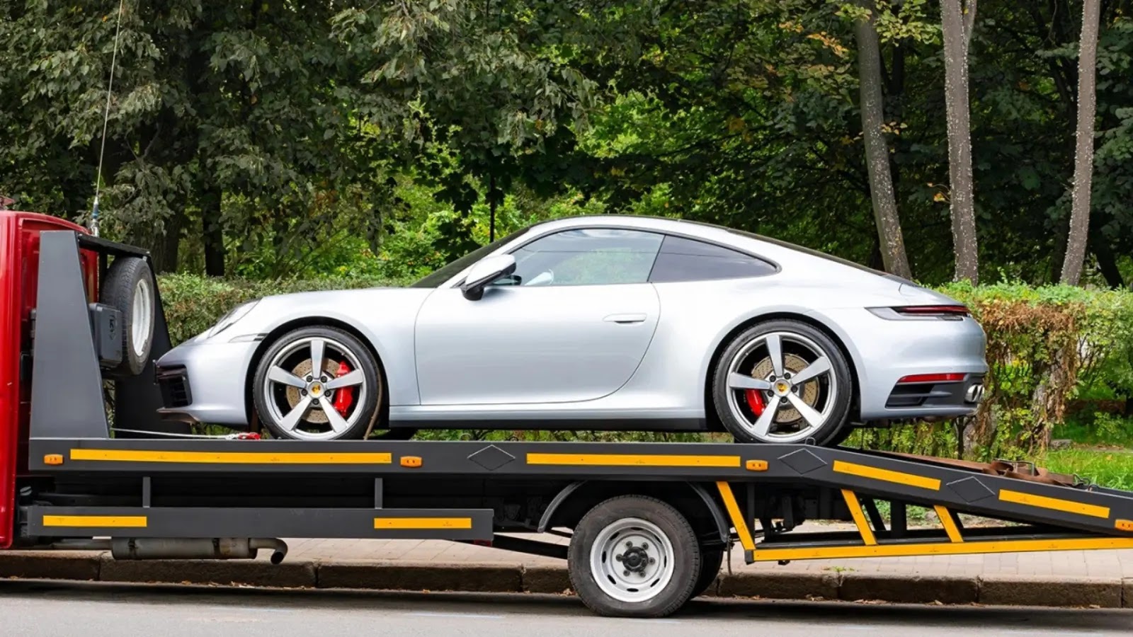 Porsche Vehicles in Russia Disabled by Satellite Security Glitch; Dealerships Face Service Surge