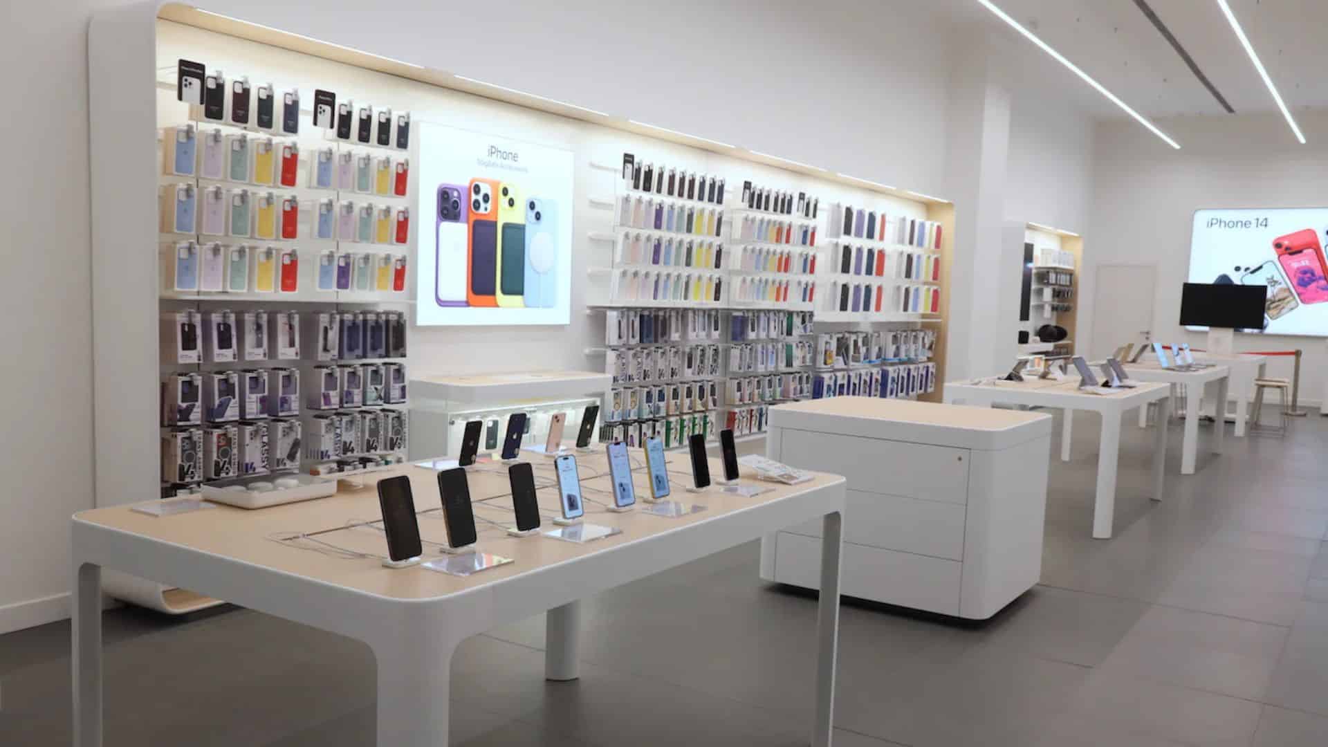 Apple Plans to Launch Eight New iPhones by 2027, Including First Foldable Model and Major Redesigns