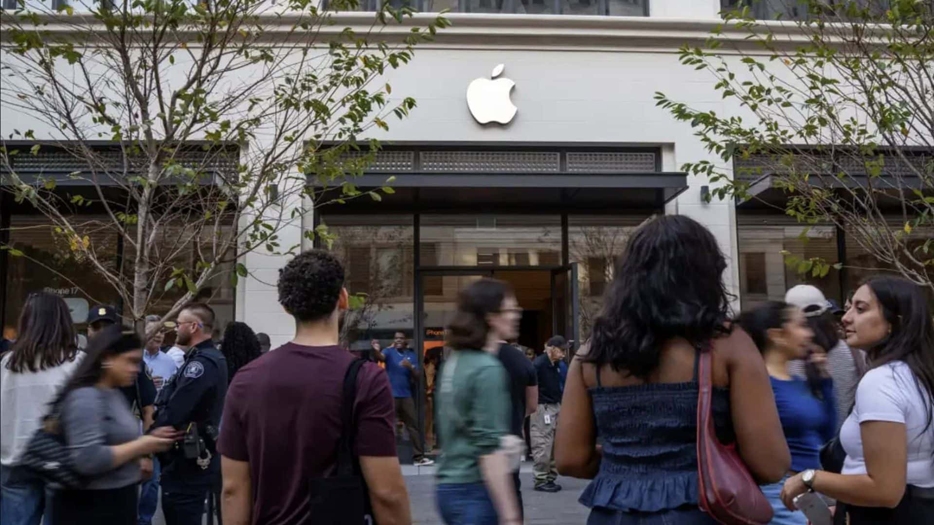 Apple to Unveil New Budget MacBook in Major Product Launch, Retail Staff Prepares for Surge