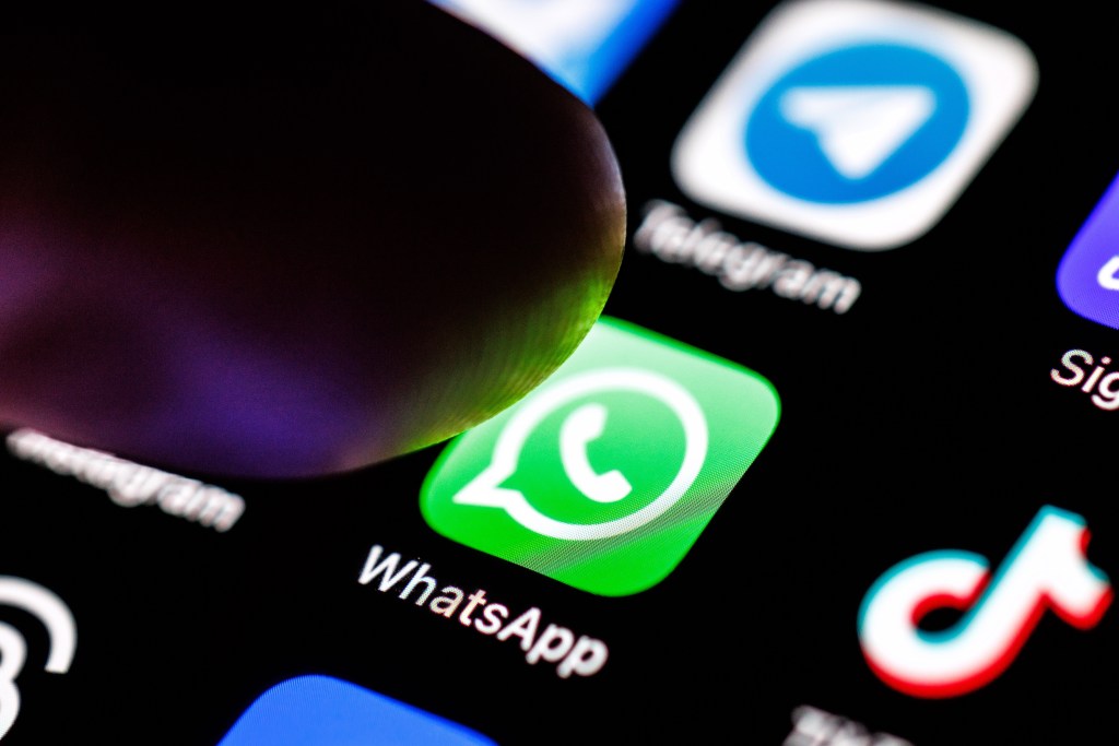 Russian Hackers Exploit Signal and WhatsApp Targeting Global Officials and Journalists