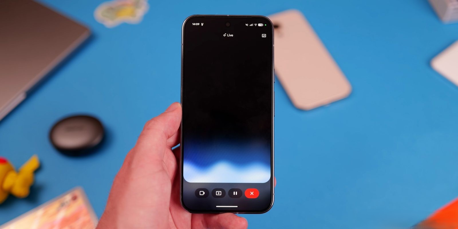 Google Unveils Gemini Live’s Floating Pill Interface for Enhanced Android Multitasking