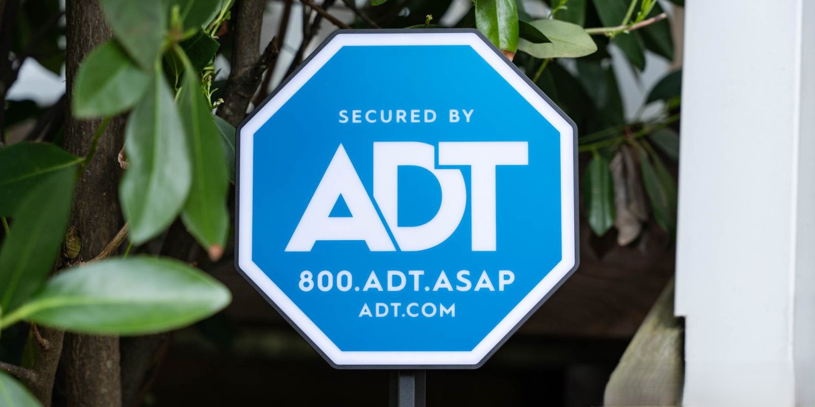 ADT Introduces ‘Live Light’ Smart Yard Sign to Boost Home Security with Visual Alerts