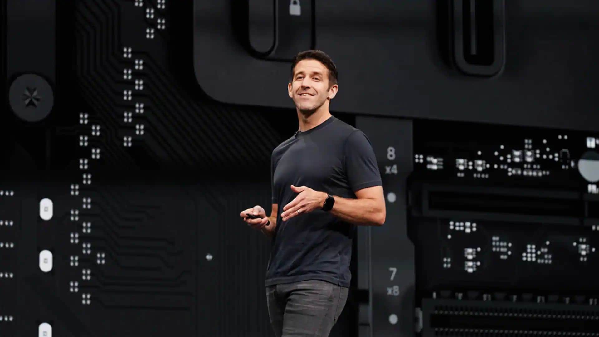 Apple’s Incoming CEO John Ternus to Deepen Integration of Hardware and Services for Enhanced User Experience