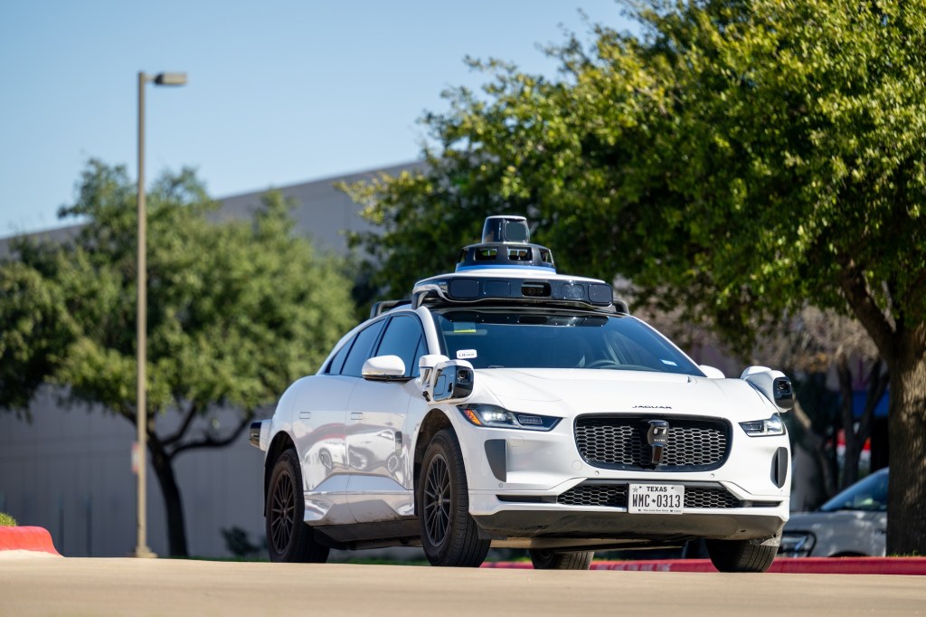 Waymo Dominates Texas Autonomous Vehicle Registrations, Outpacing Tesla